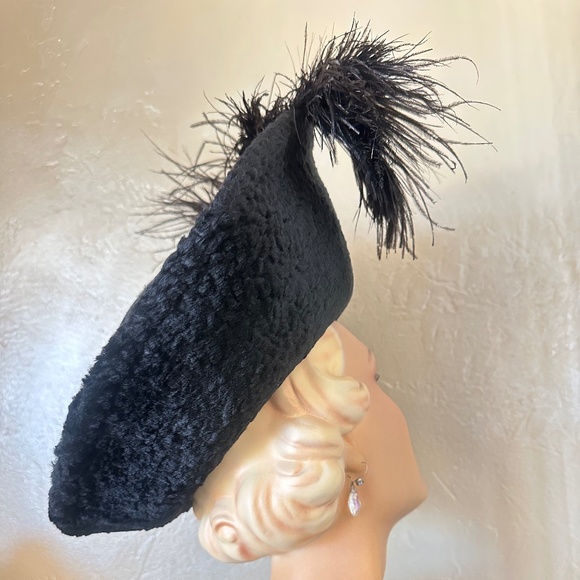 GRANDIOSE 1950s' BLACK FELT & FAUX LAMB WIDE BRIM HAT + TALL OSTRICH FEATHERS - Picture 6 of 15
